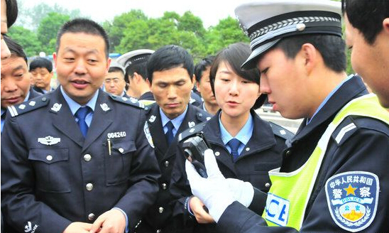 山西高速交警四支隊(duì)提高思想覺悟，使用執(zhí)法記錄儀強(qiáng)化管理！
